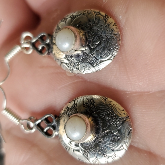 New Pearl Silver Earrings. - Picture 6 of 8